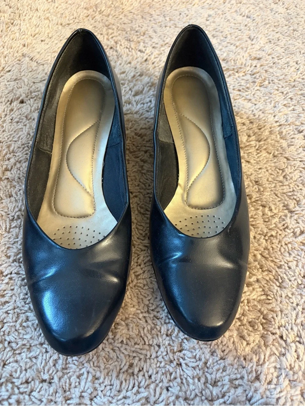 Soft Style Black Leather Women's Slip-On Flats with Cushioned Insole